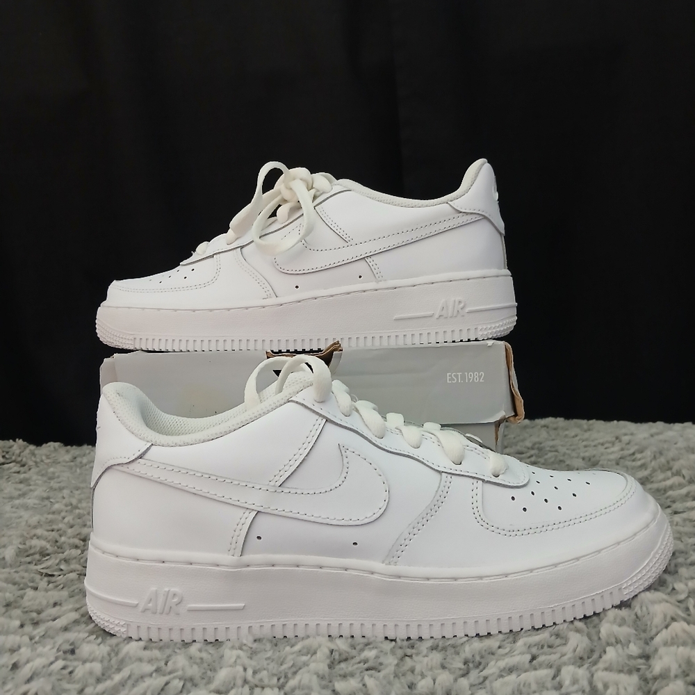 Nike AIRFORCE 1 sz7Y New!